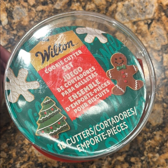 Wilton Christmas Holiday Treat Container - Picture 2 of 2